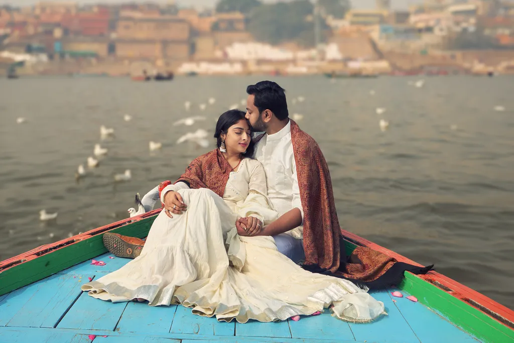 Boat ride Ganga pre wedding shoot